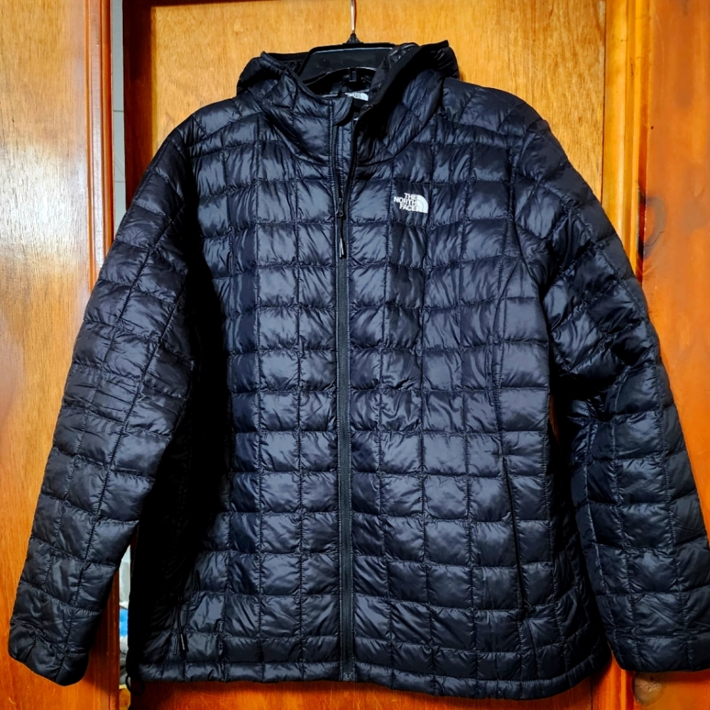 North Face, womens thermoball eco hoodie. BLACK